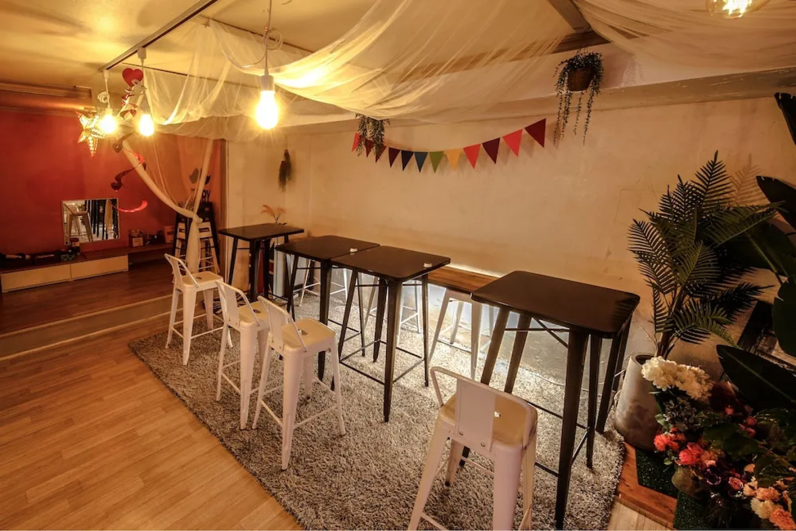 Across the Street Guesthouse - Hostel