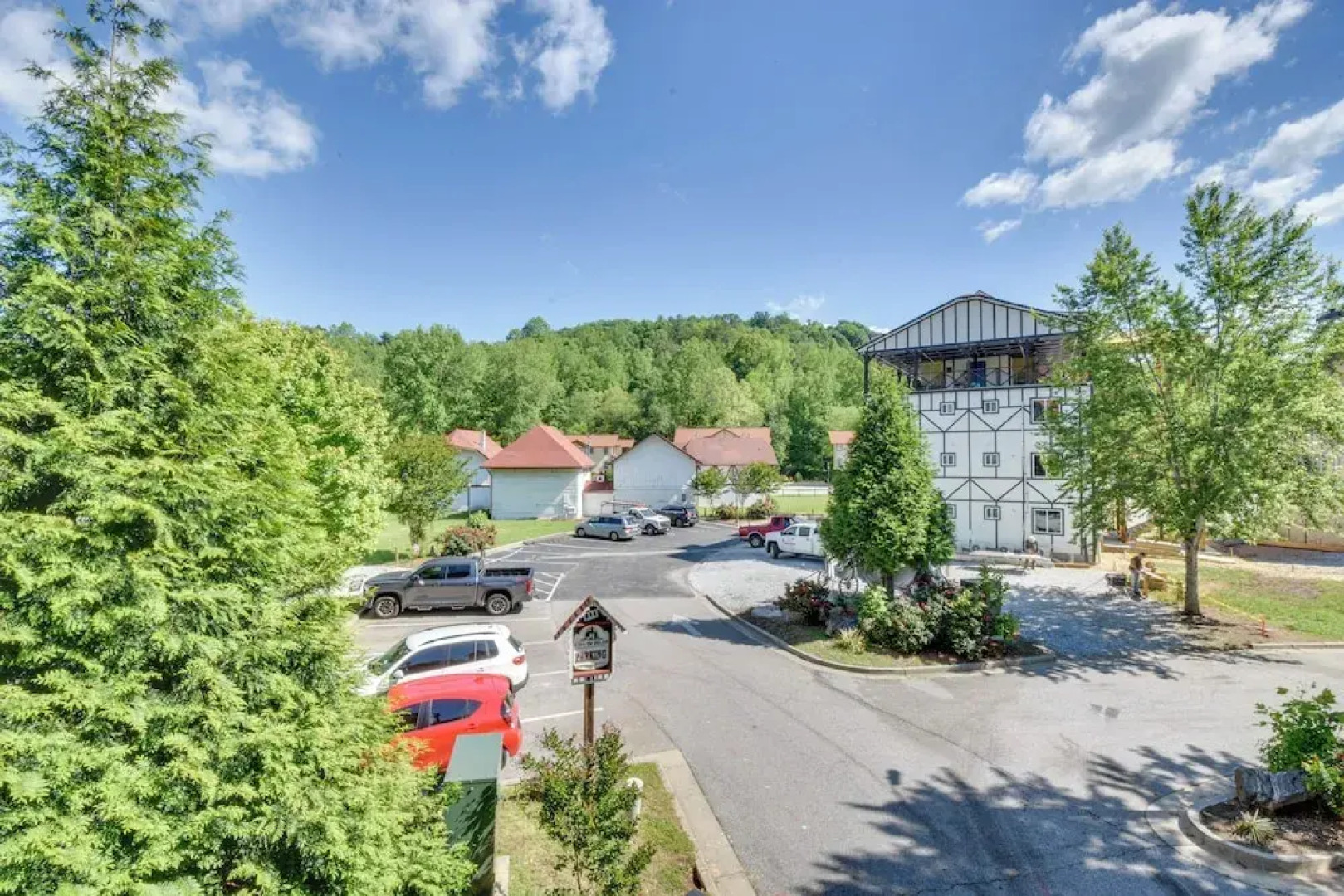 Walkable Condo 3 Mi to Unicoi State Park