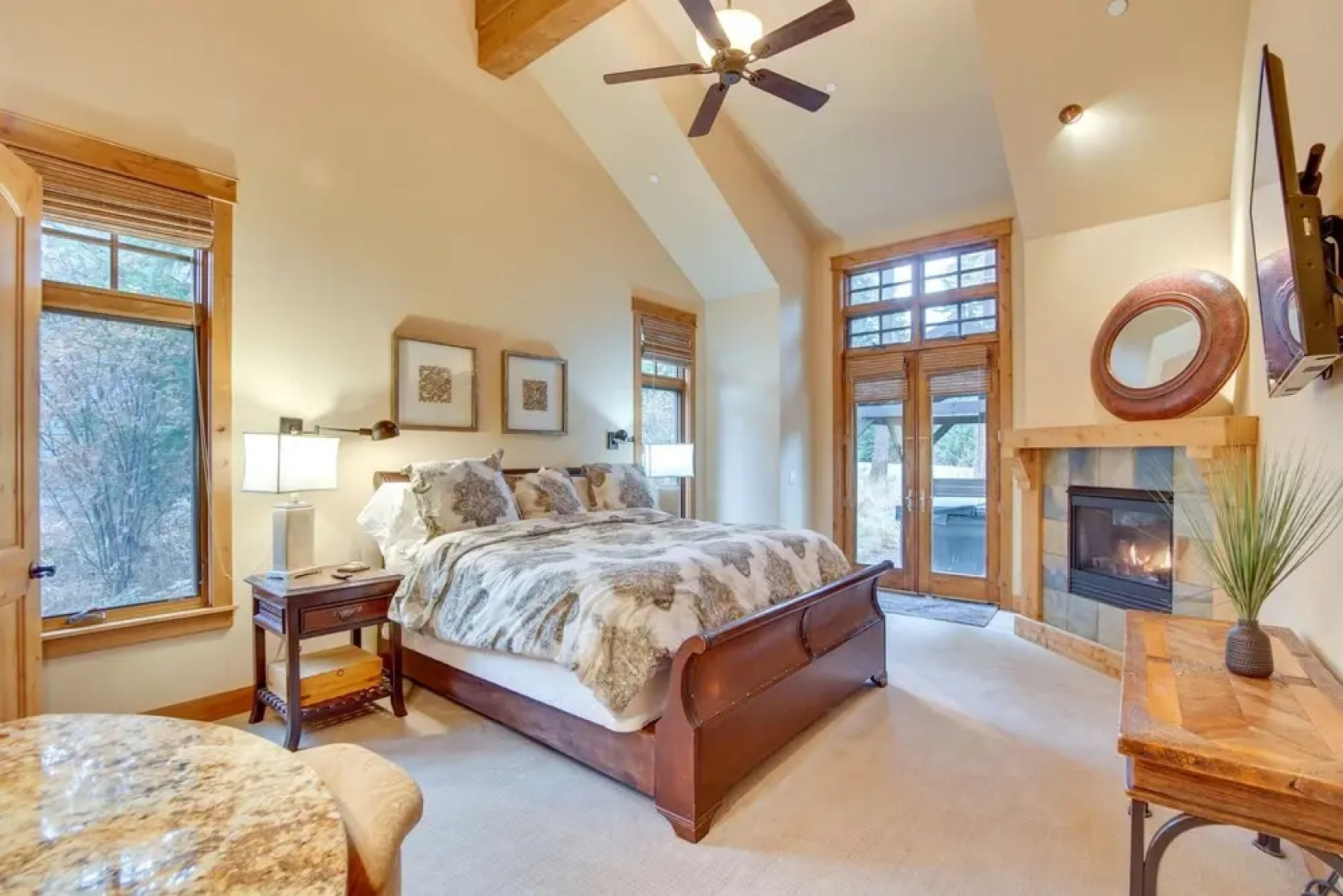 Spacious Cle Elum Cabin on Golf Course w/ Hot Tub!