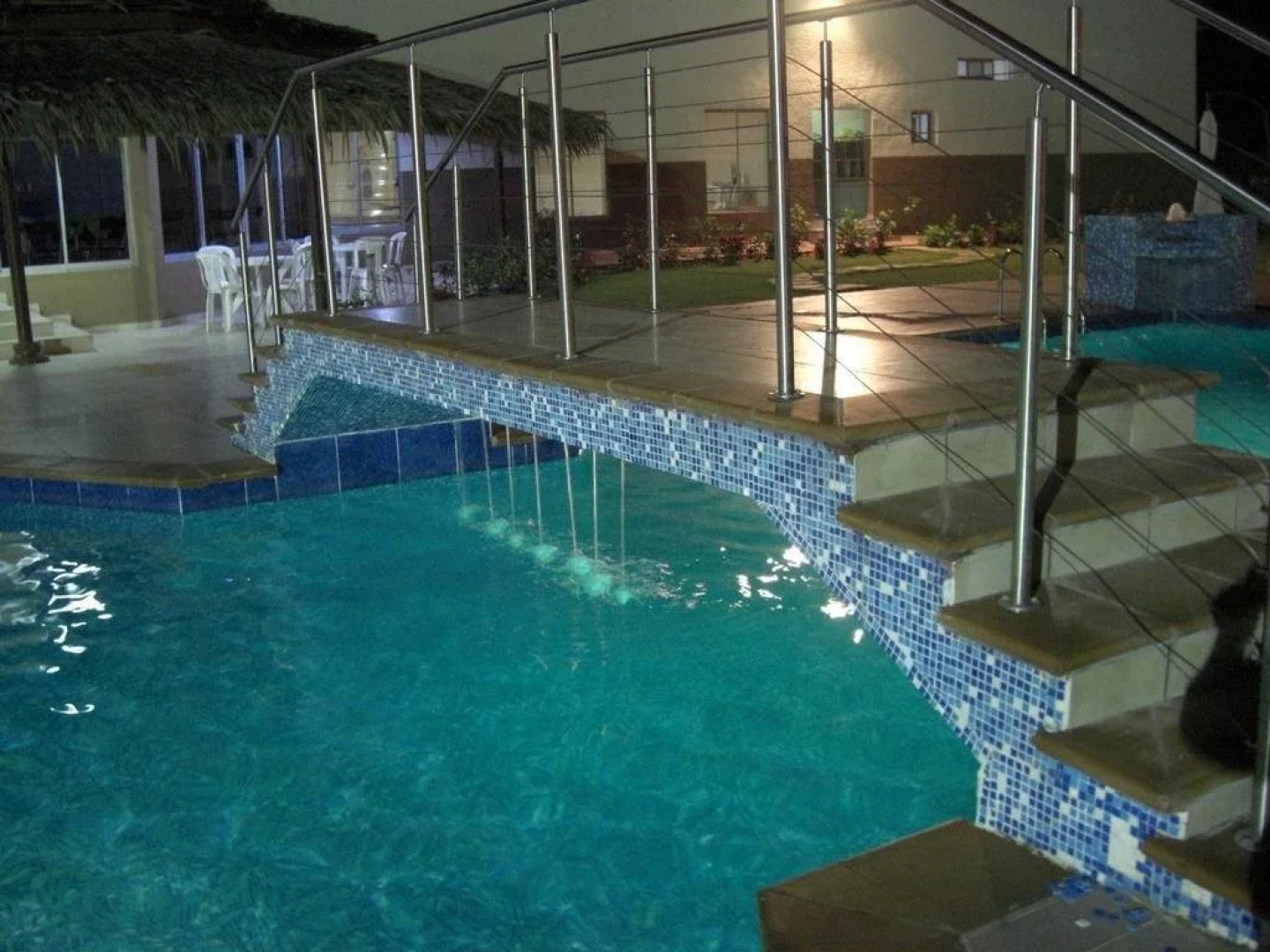 Axari Hotel & Suites