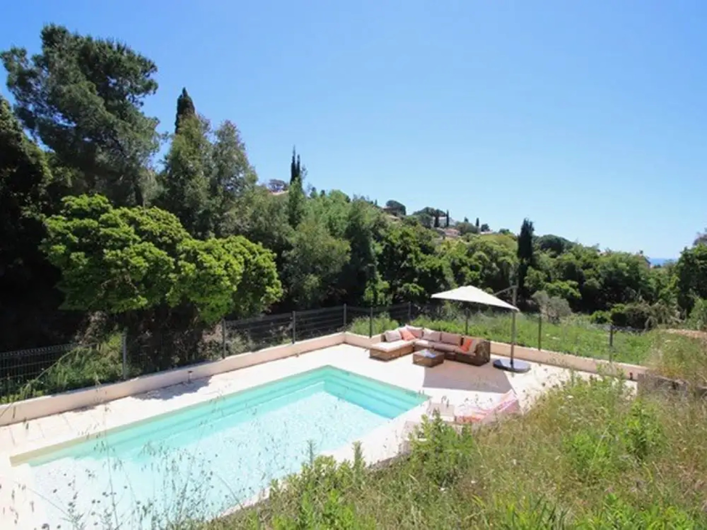 Inviting Holiday Home in La Croix Valmer With Swimming Pool