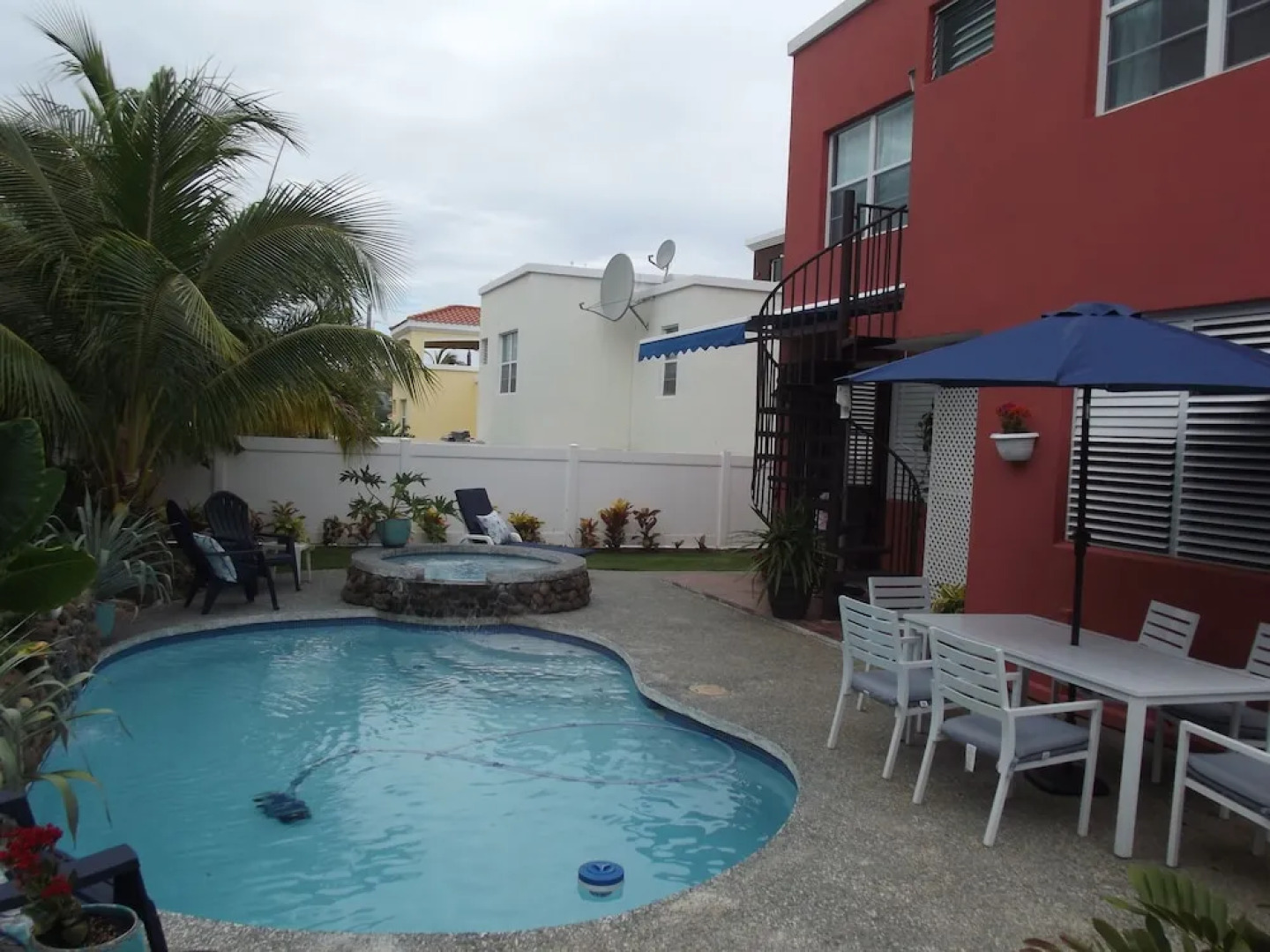 Beautiful Home At The Hill With Private Pool