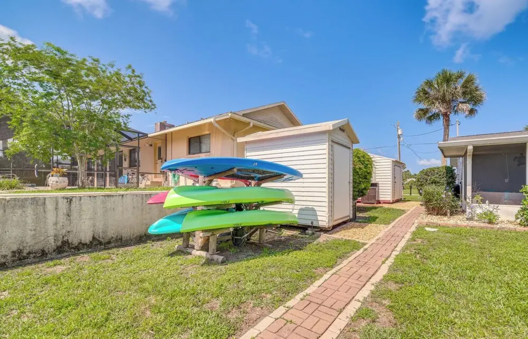 Dock, Kayaks & Bicycles: Crystal River Getaway!