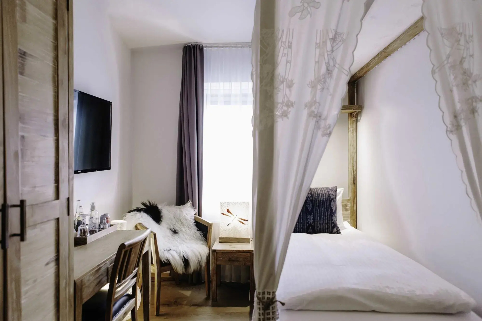 Eyja Guldsmeden Hotel