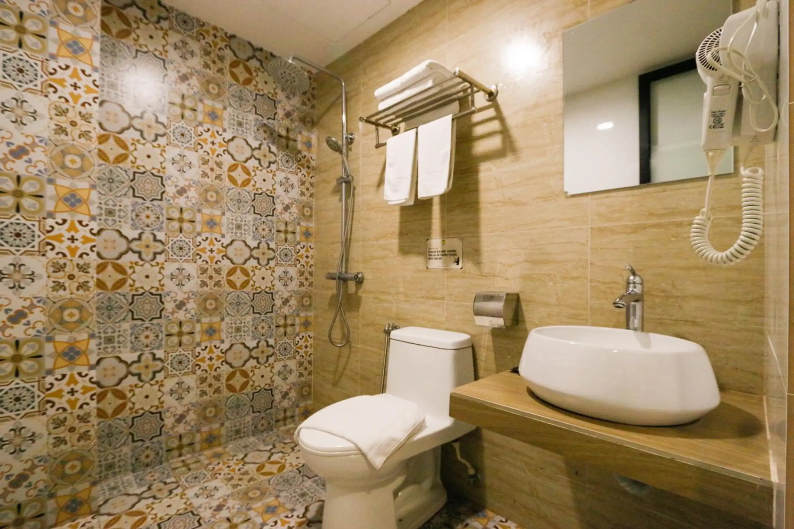 Golden Roof Hotel Seri Iskandar
