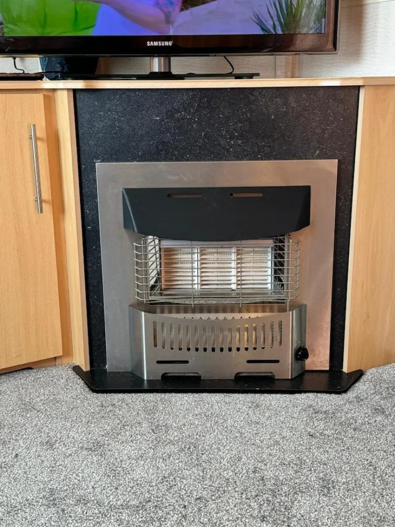 3-bed Carvan, Sleeps 6, Pets & Parking