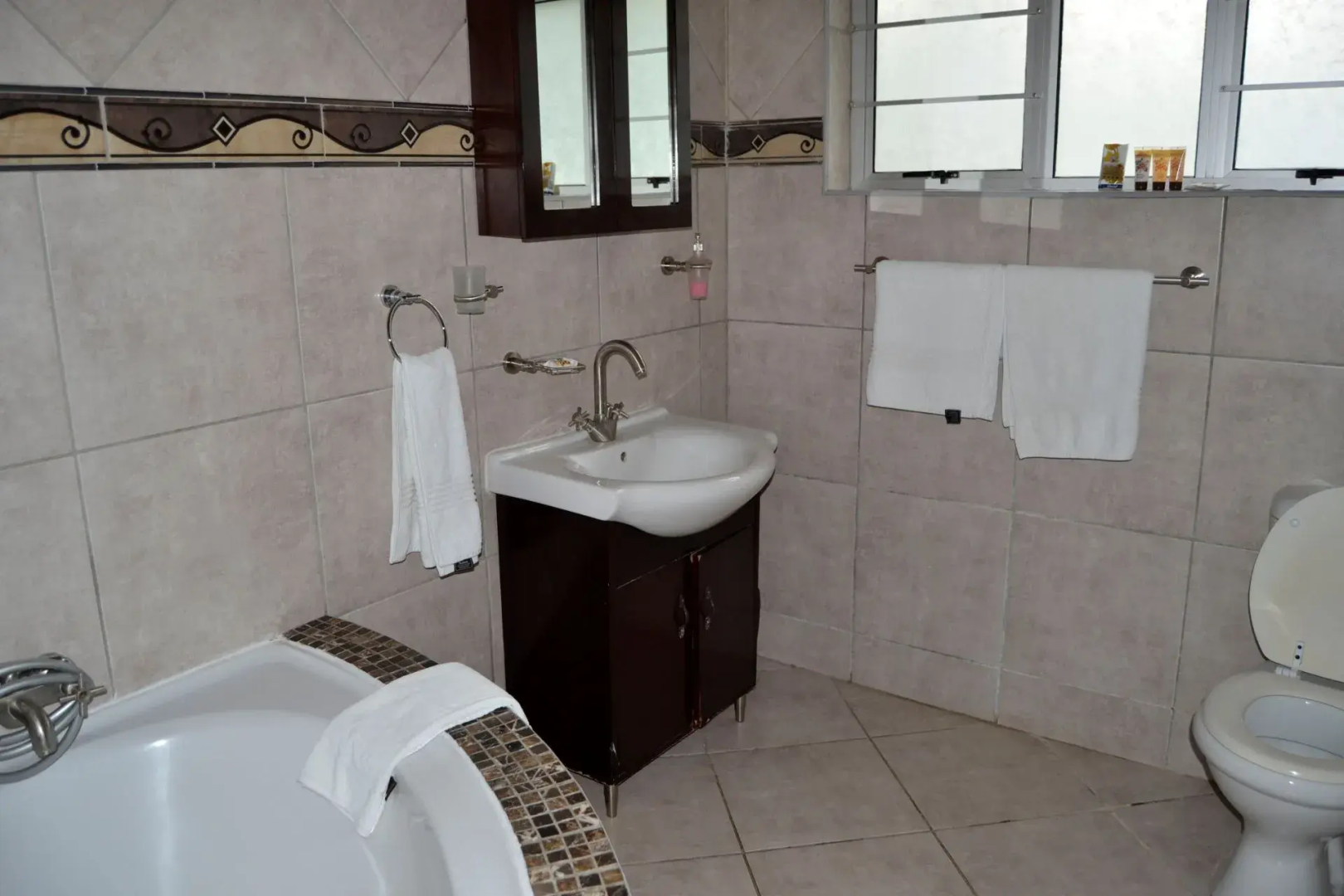 Ya Rena Guesthouse