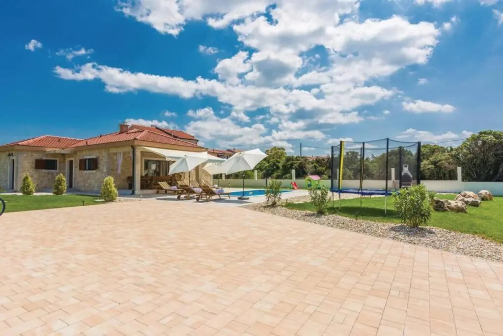 Lux stone house with pool, jacuzzi, sauna near beach