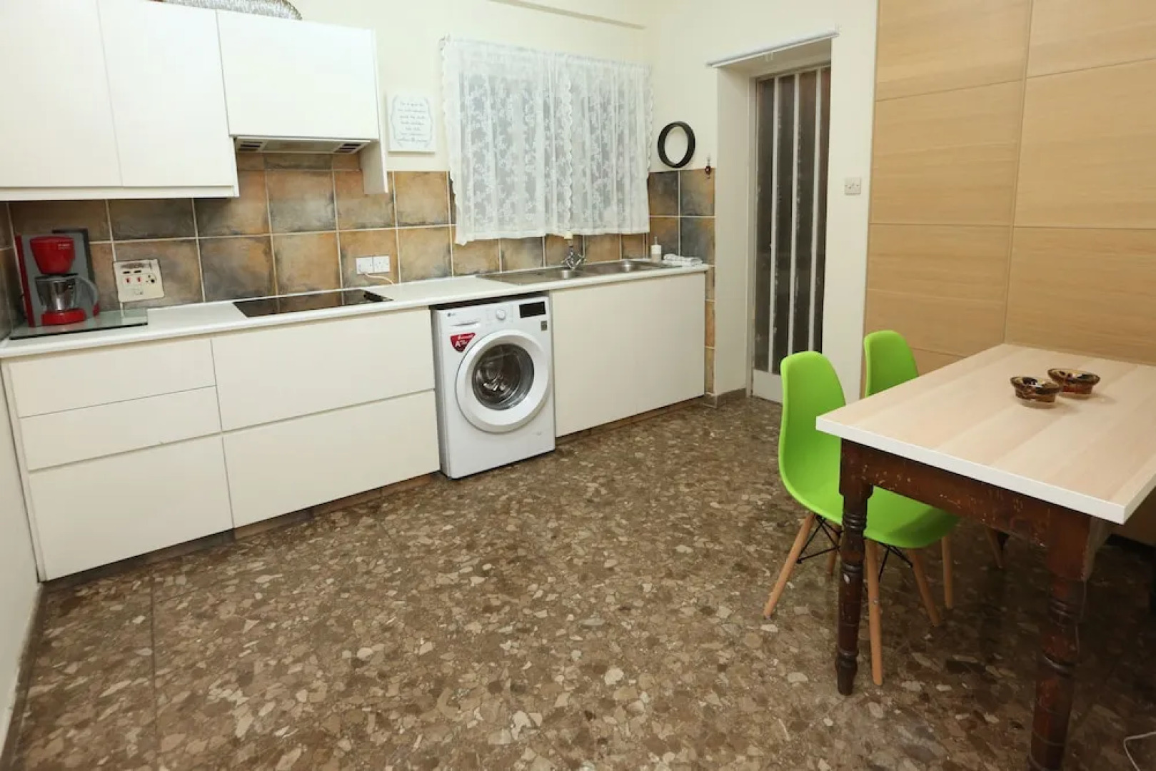 The Bridge-House Apartment