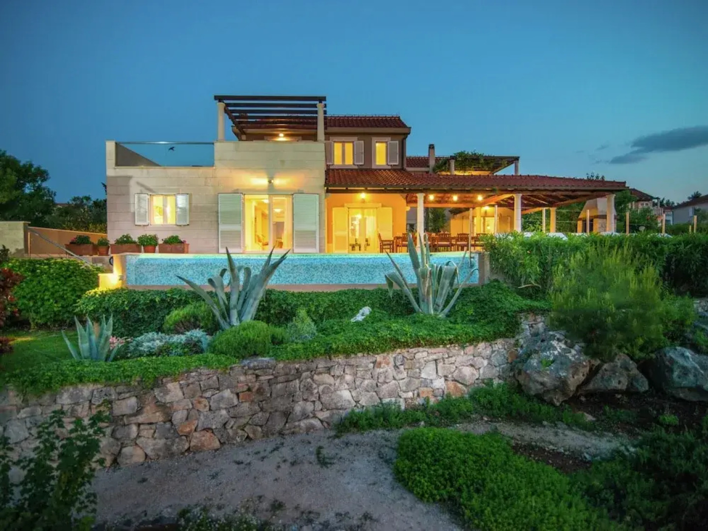 Beautiful Villa on the Island of Brac With Infinity Pool, Beach at 30 Meters