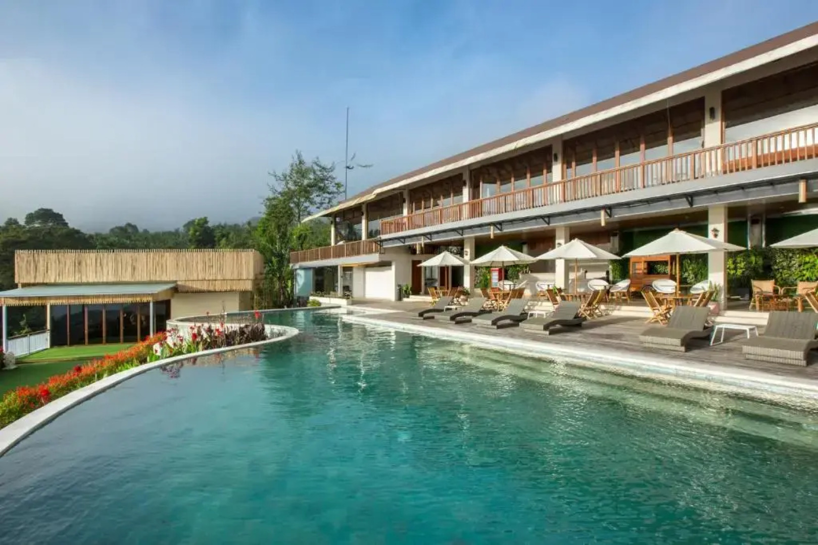 Giriwood Hotel & Villa