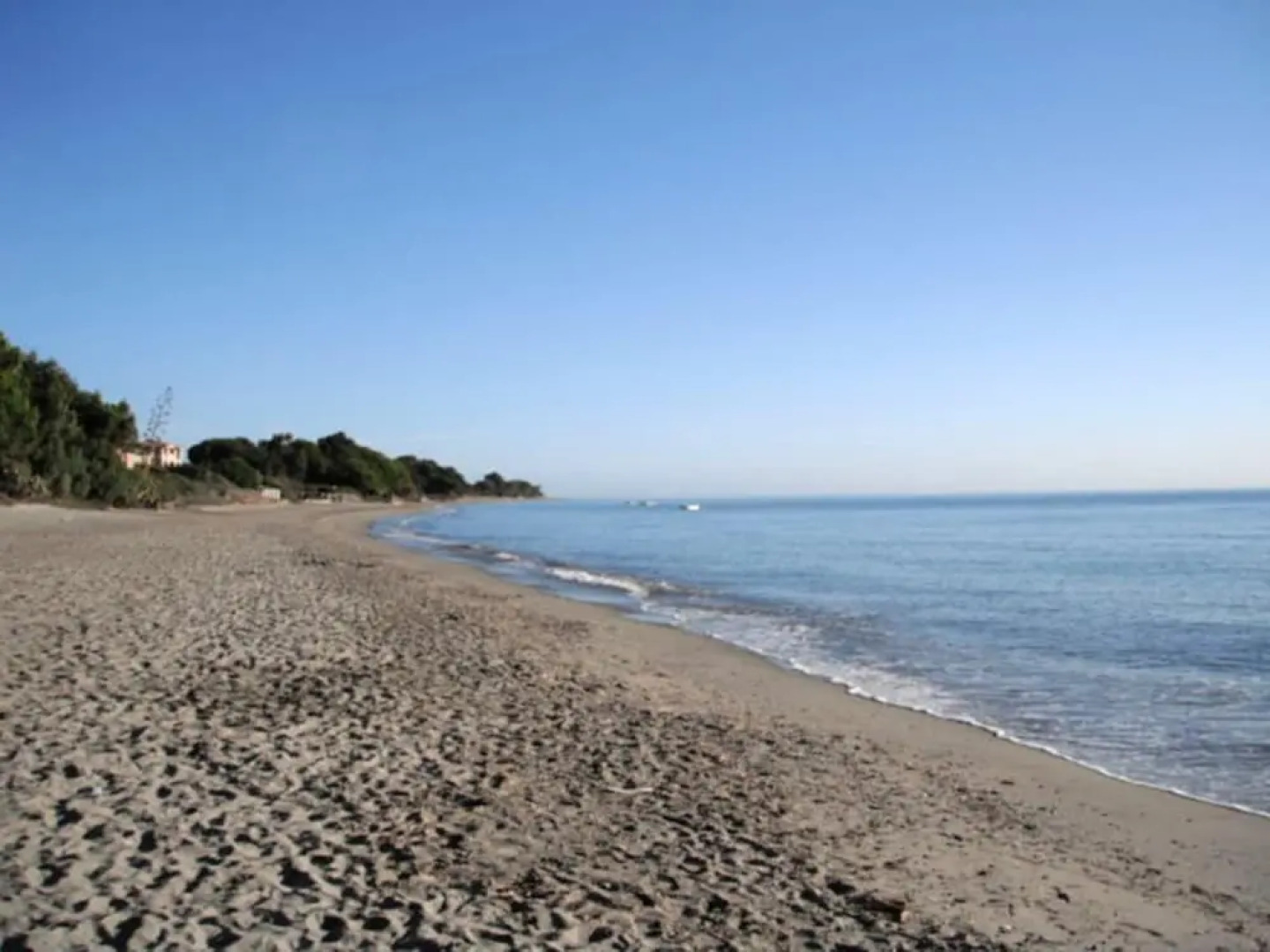 Bungalow With 2 Bedrooms in Santa-lucia-di-moriani, With Wonderful Mountain View, Enclosed Garden and Wifi - 600 m From the Beach