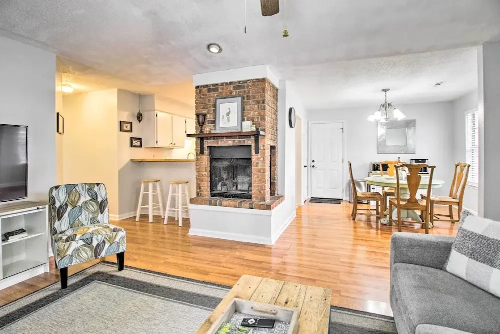 Proximity Place, Cozy Savannah Home w/ Deck!