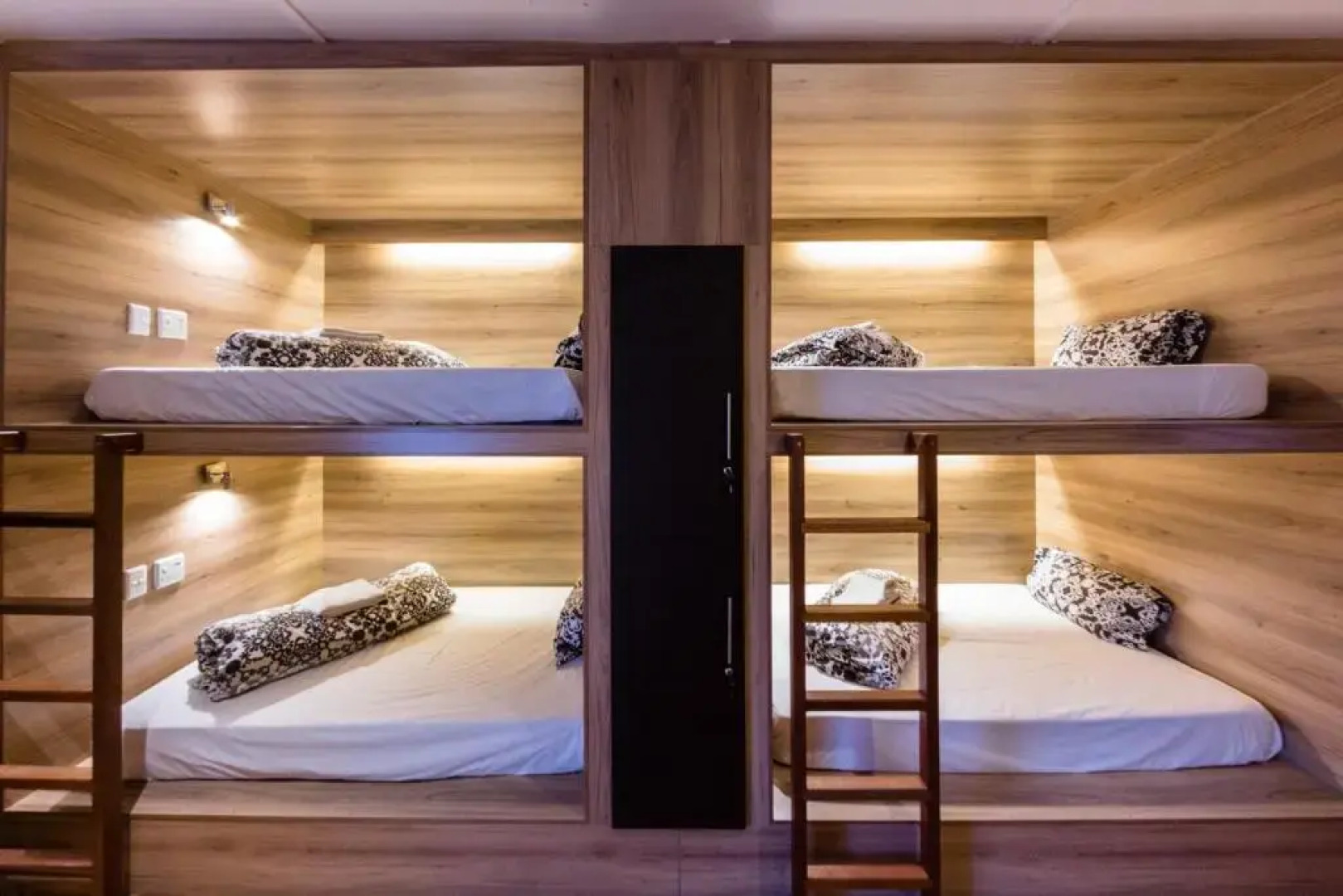 Back2Roots Backpackers