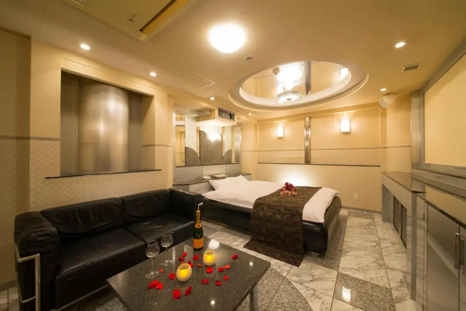 HOTEL THE i Adult only