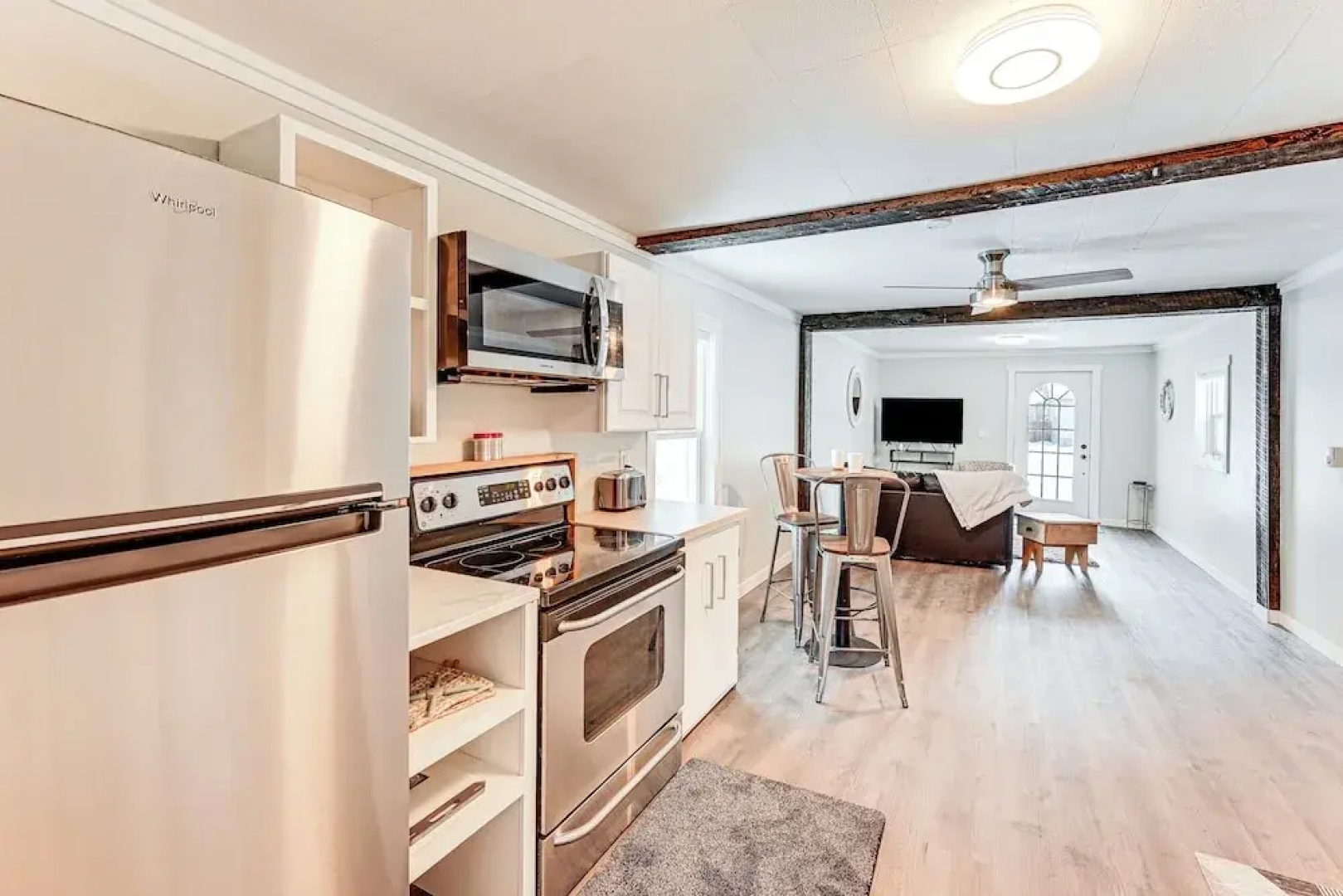 1 Mi to Main Street Polson: Updated Home w/ Deck!