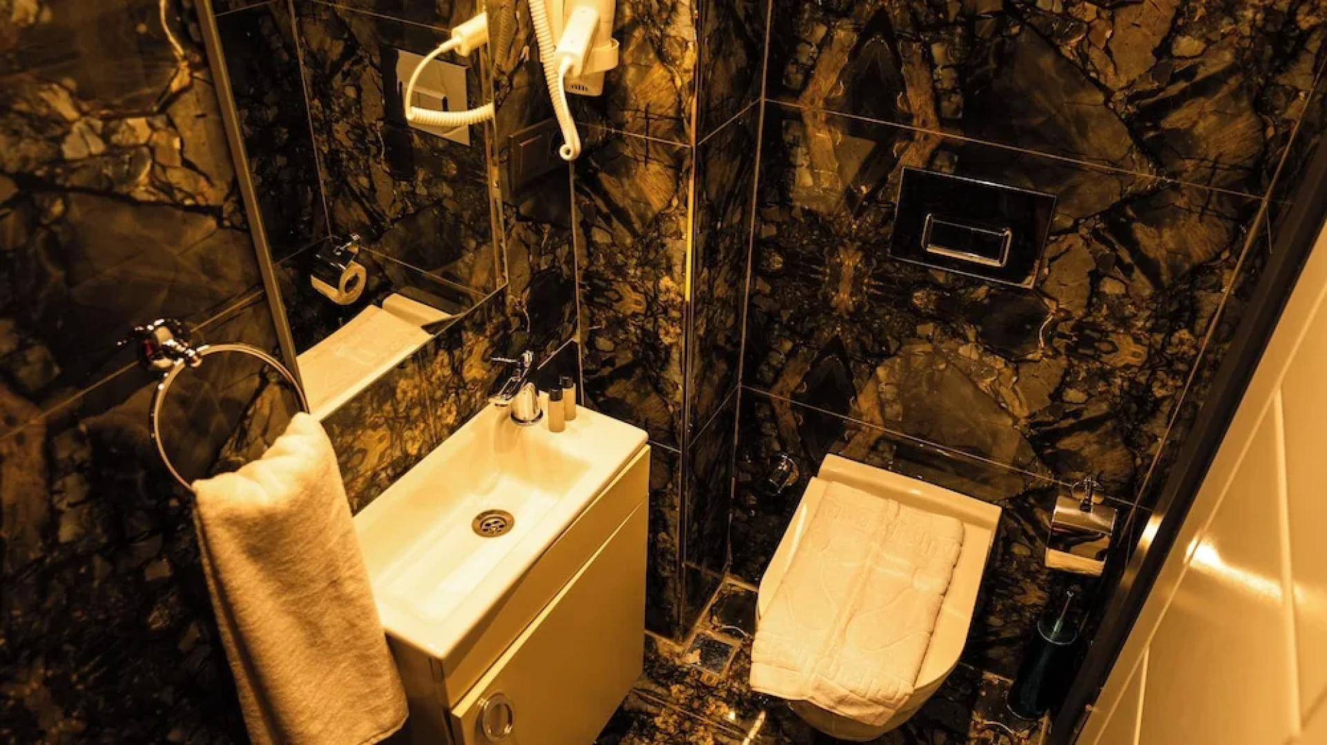 Ck Palace Hotel