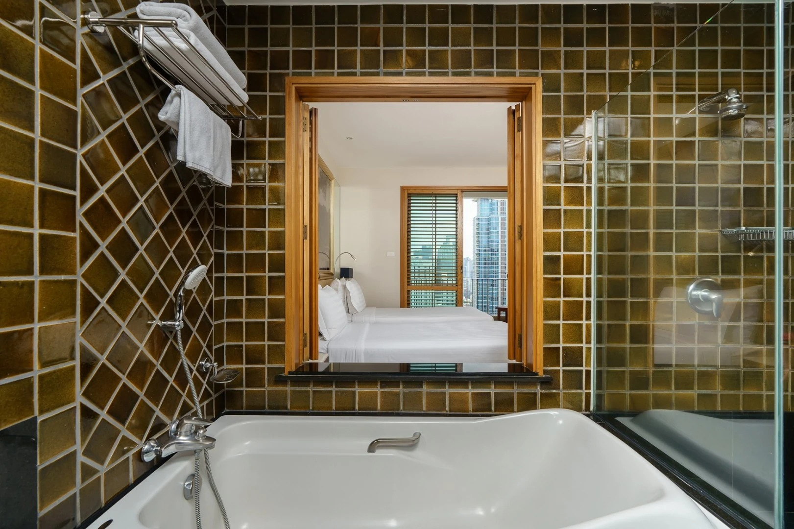 Отель Grande Centre Point Ploenchit