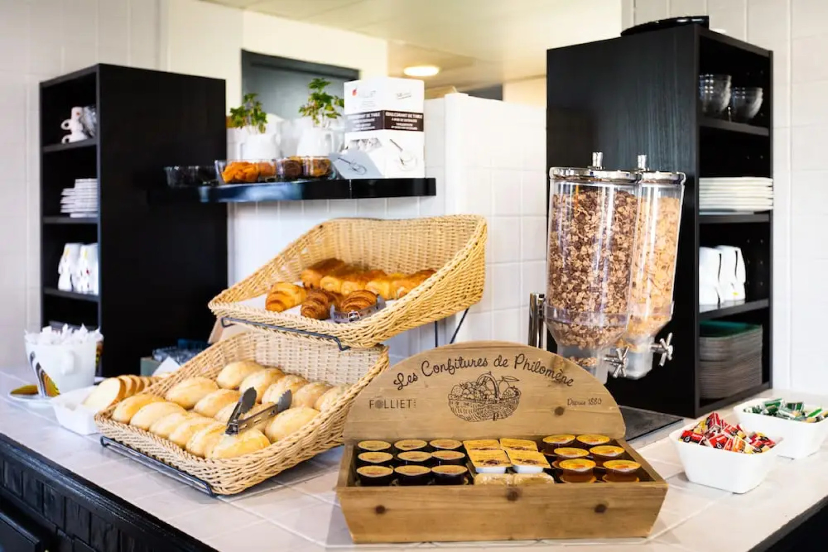 Hôtel Face West Le Pontet