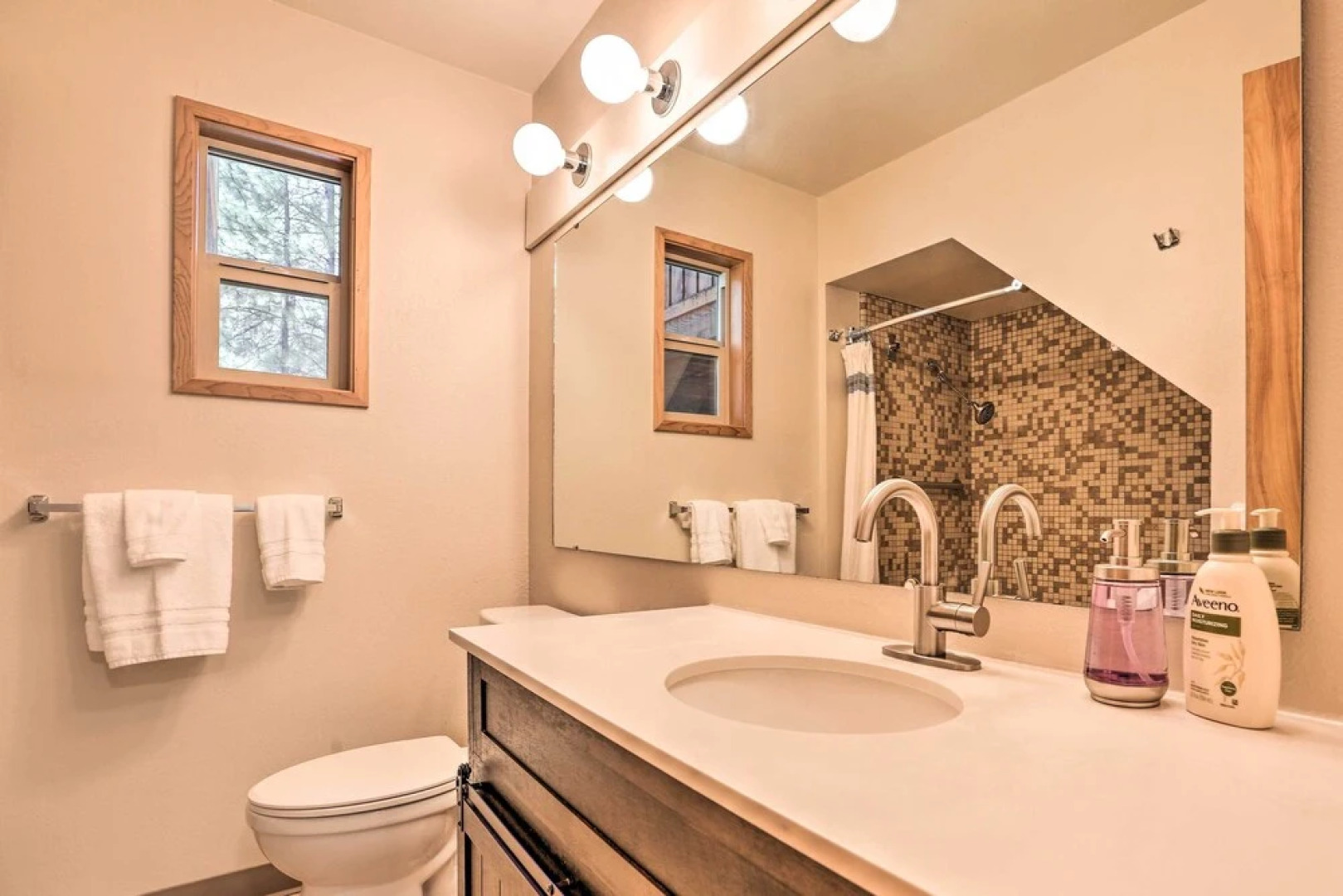 Memorable Woodland Getaway w/ Hot Tub & Grill!