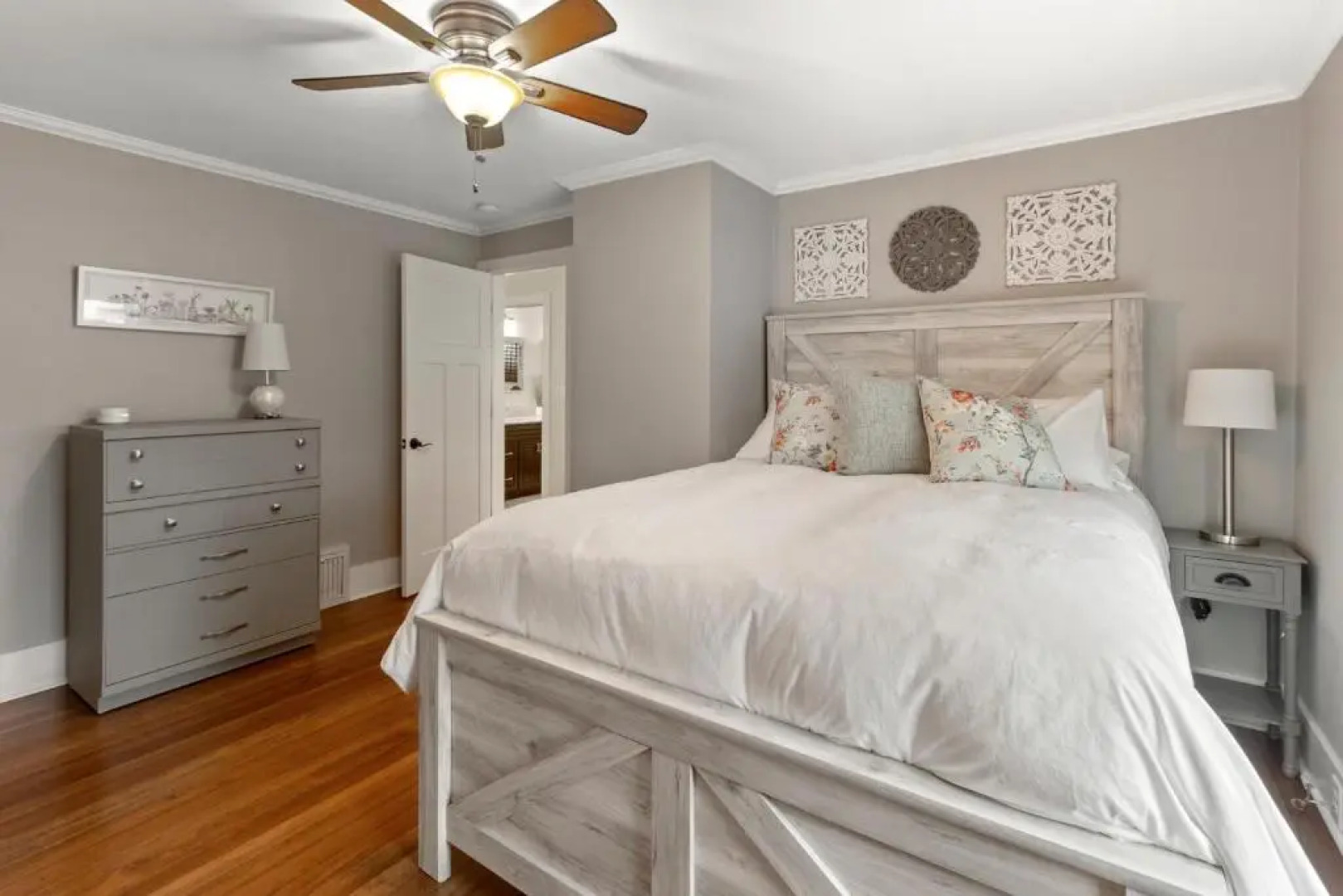 Gorgeous Downtown Bungalow, Walk Everywhere!!!