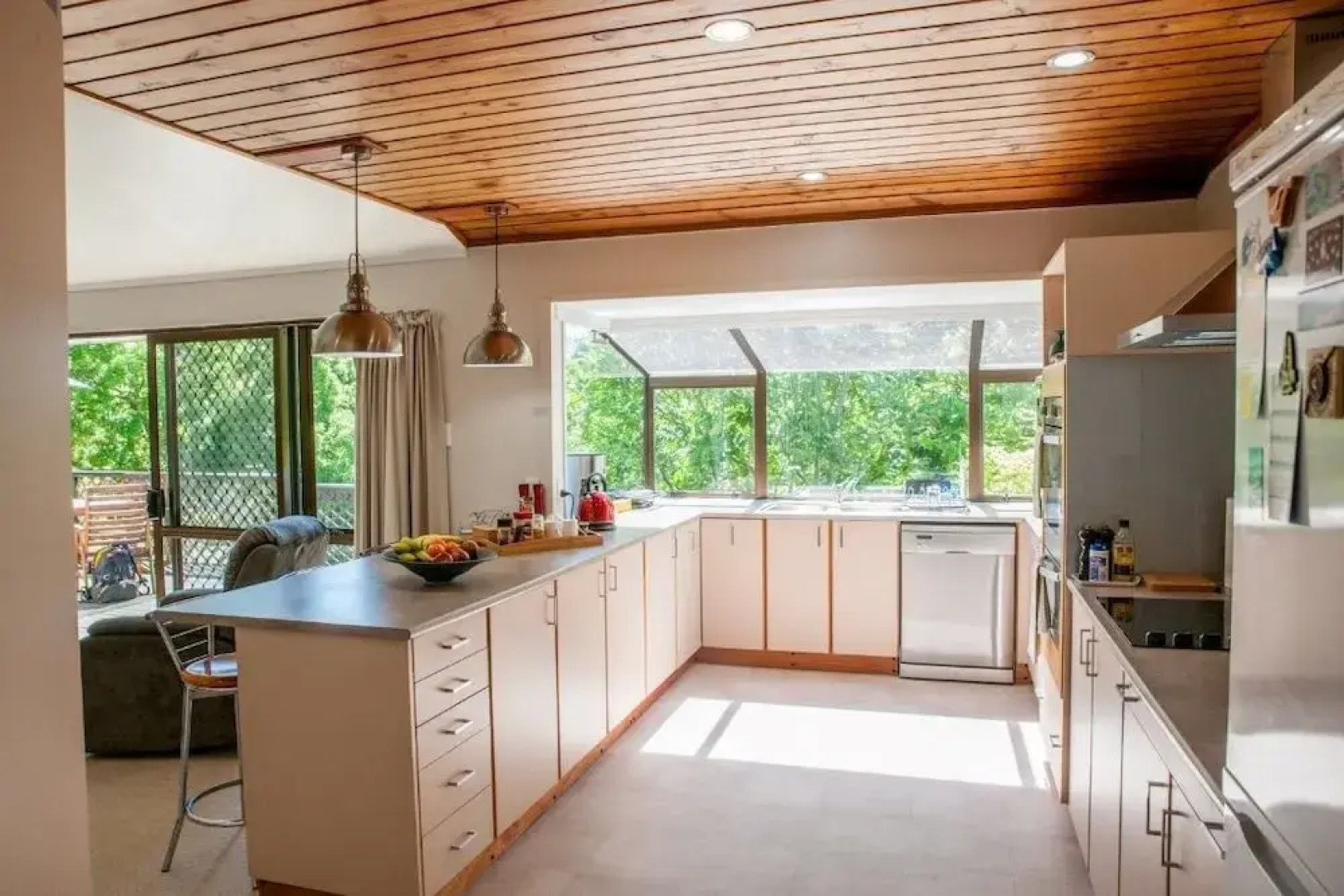 Abundante B&B on 8 Marlowe