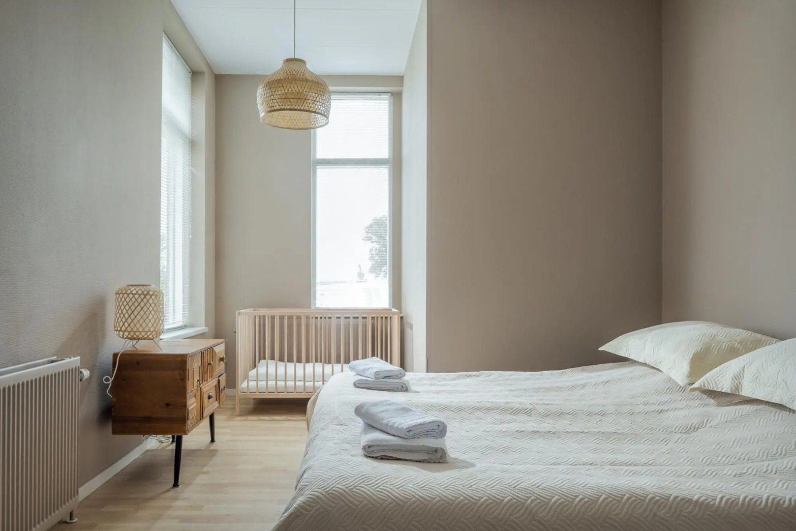 Large fully renovated farmhouse with indoor Swim spa and Sauna