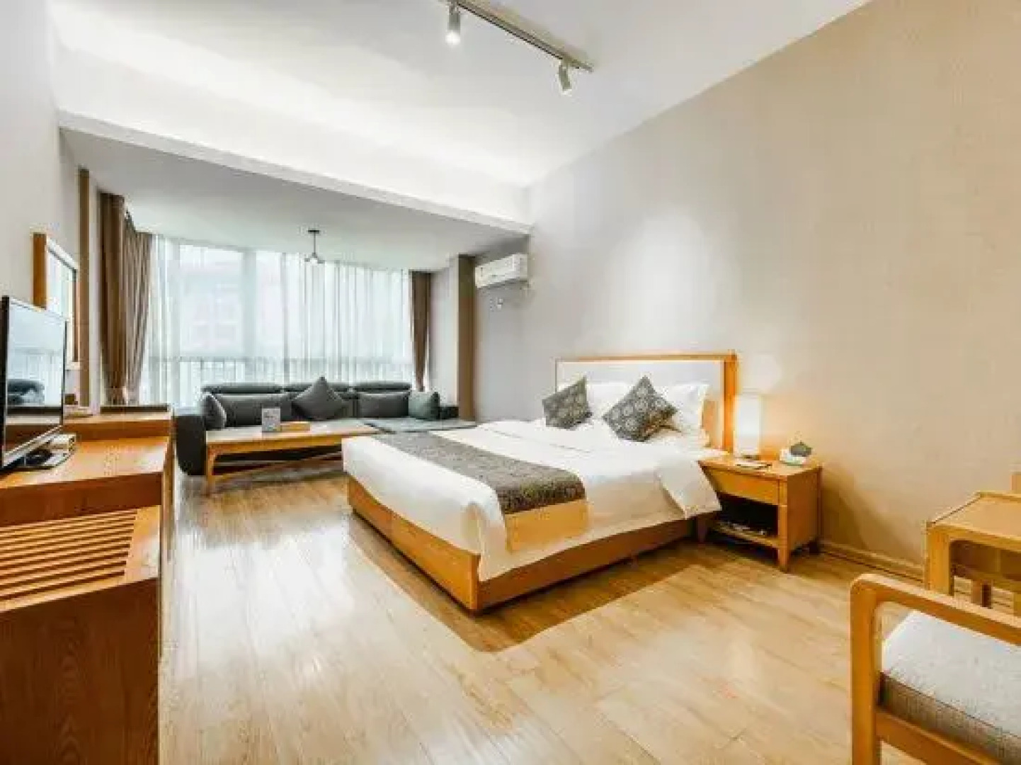 Phoenix Hot Spring Taibai Impression Resort