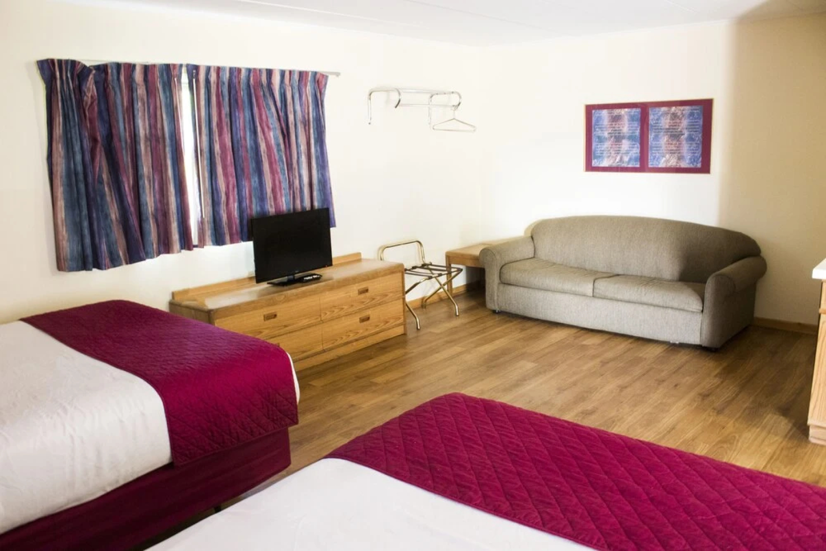 Flamingo Motel & Suites