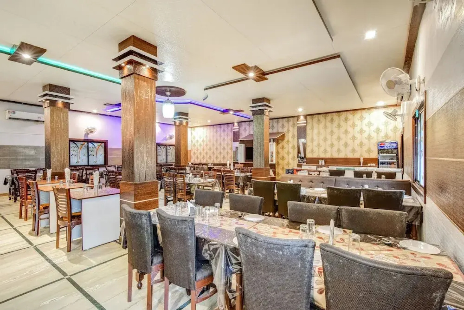 SPOT ON 61898 Hotel Riya Palace