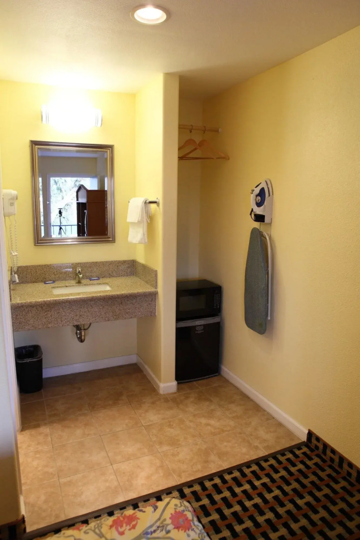 Bay Breeze Inn