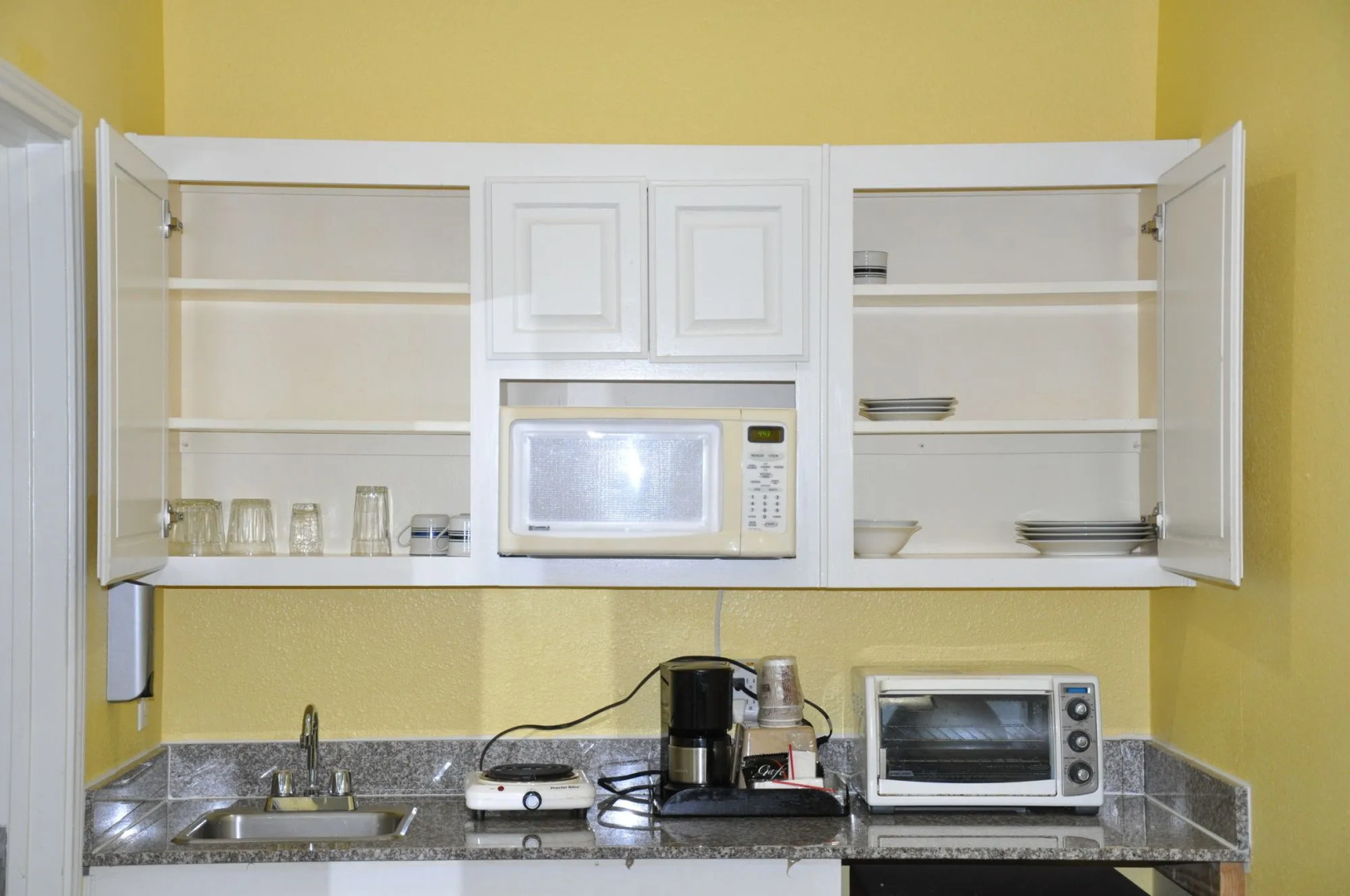 Plantation Suites & Conference Center