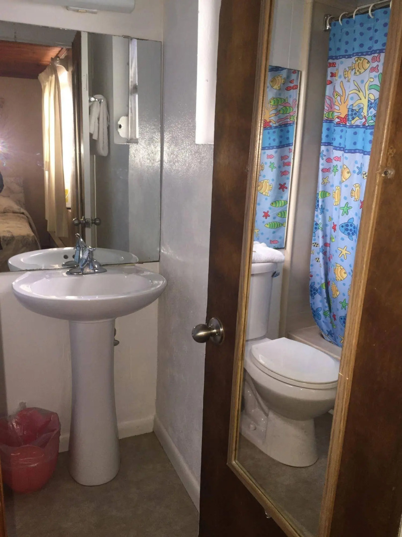 Captain's Cove Motel