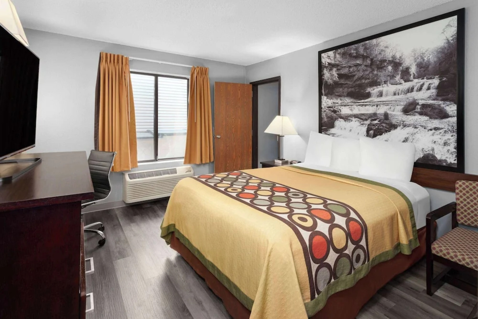 Super 8 Sun Prairie/madison E