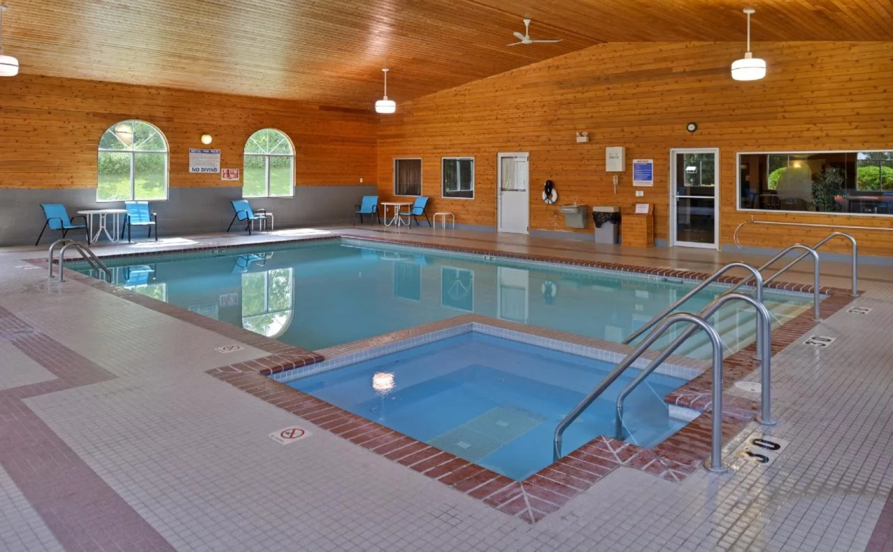 Northwoods Best Inn (ex.Americas Best Value Inn Chetek)