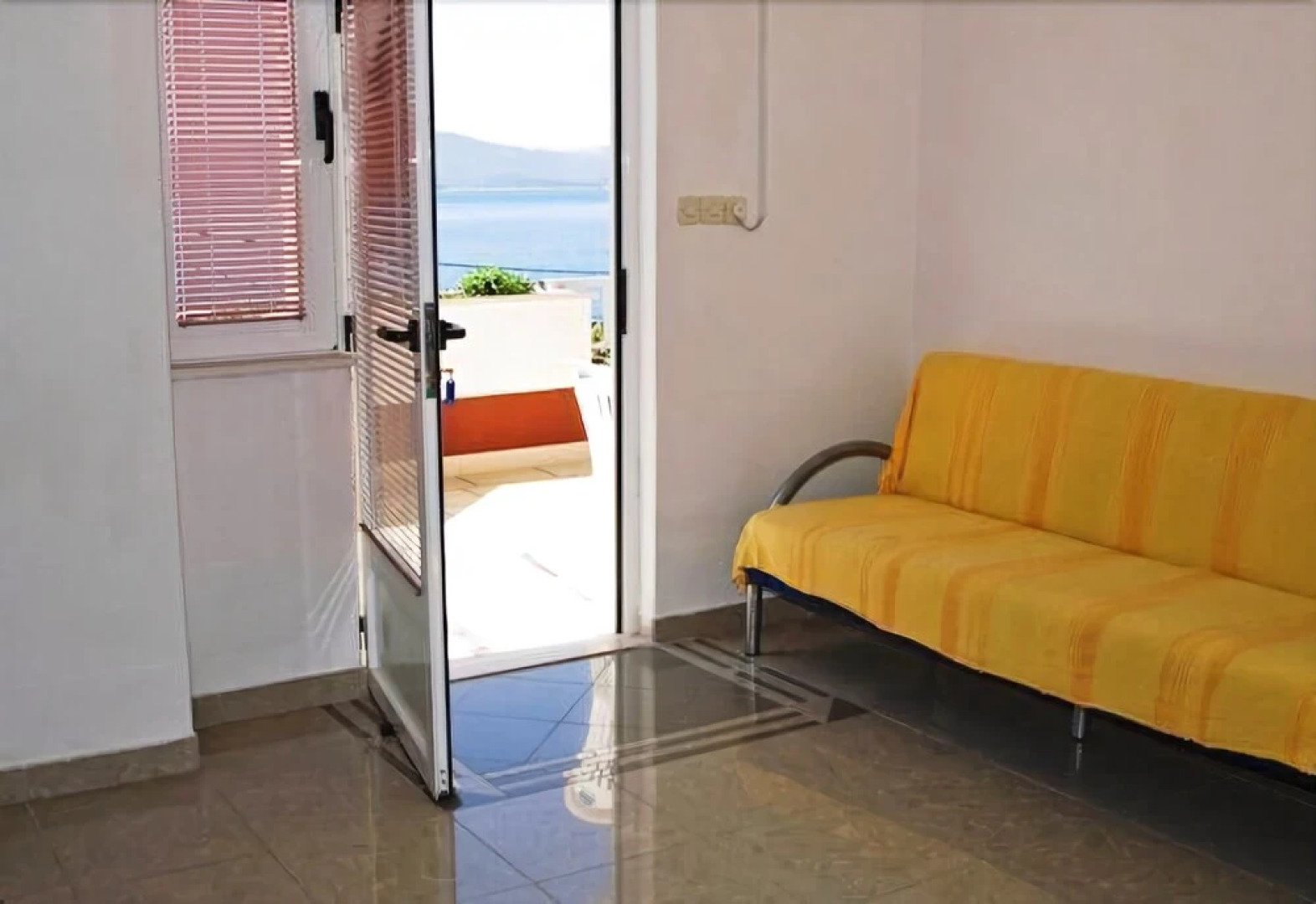 Apartments and Rooms Florijan