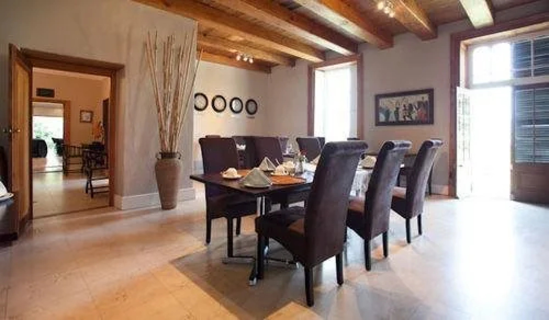 Under Oaks Guesthouse