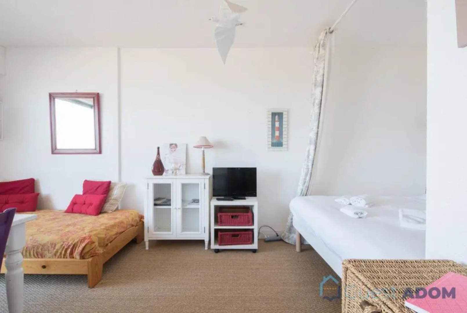 Studio les pieds dans l'eau bord de mer