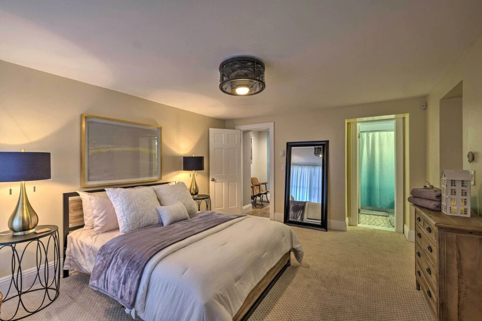 Charming Apt W/patio: Walk to Downtown Albany