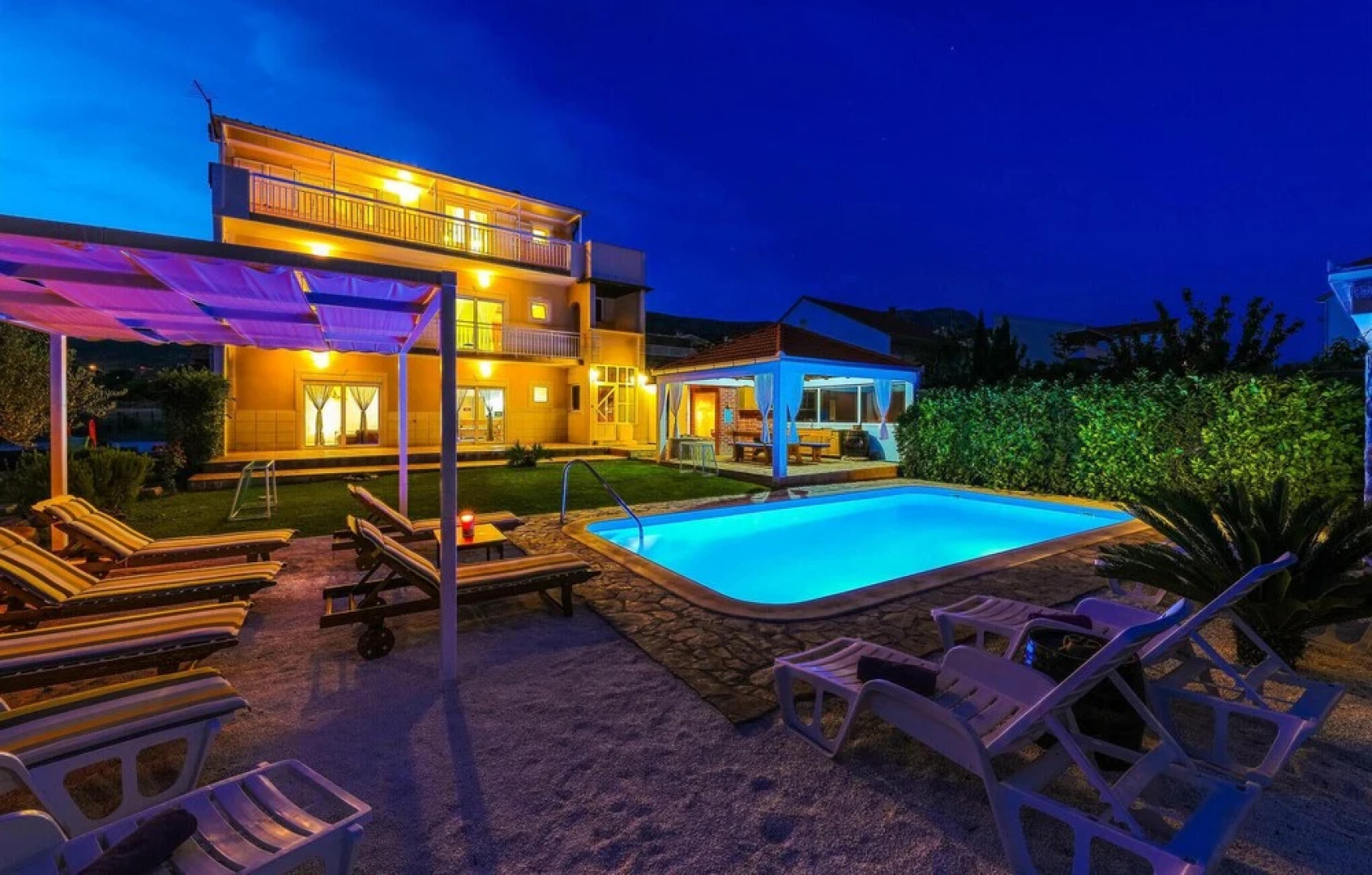 Beautiful Home in Kastel Luksic With Sauna, Wifi and 7 Bedrooms