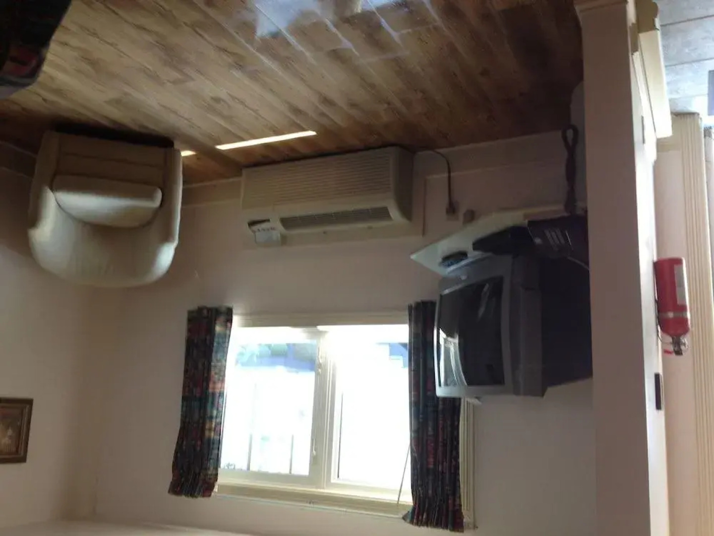 Seawinds Motel & Cottages