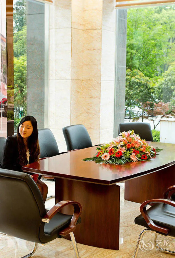 Yichang Golden Lion Hotel