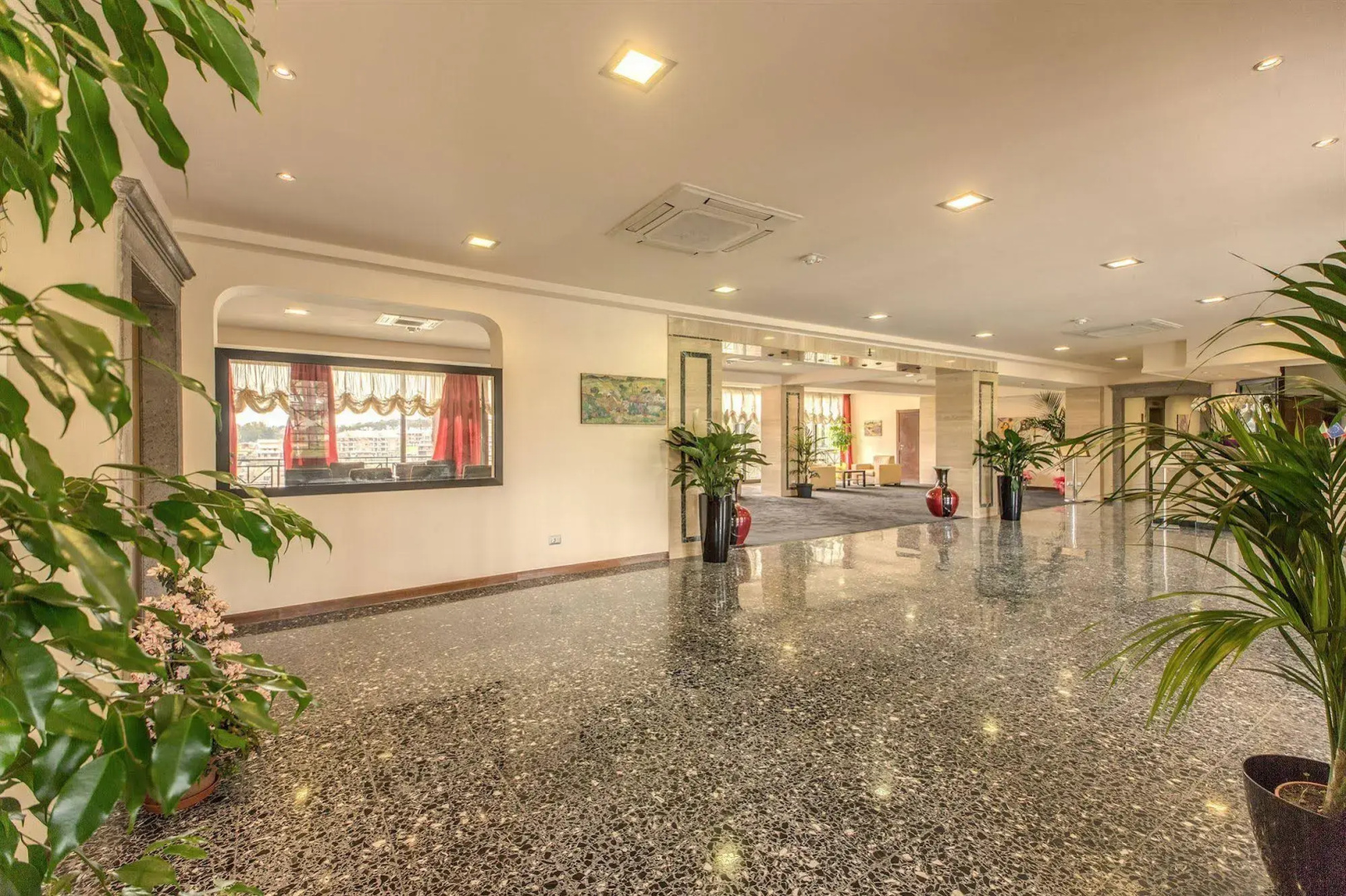 Regal Park Hotel