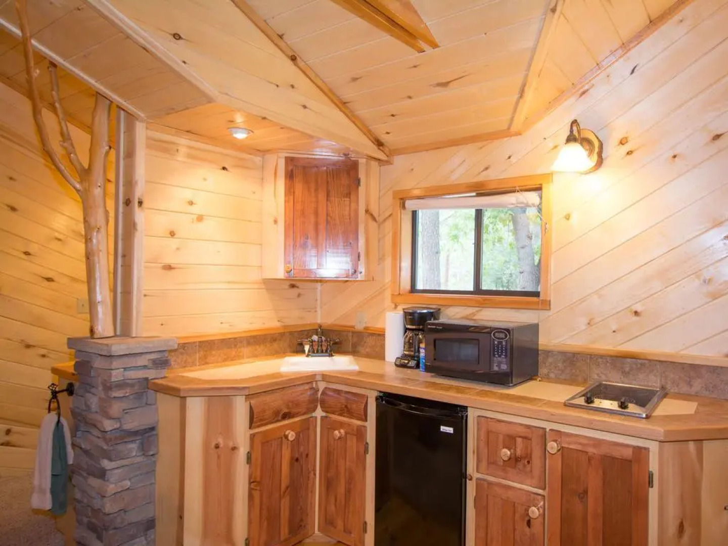 Upper Canyon Inn & Cabins