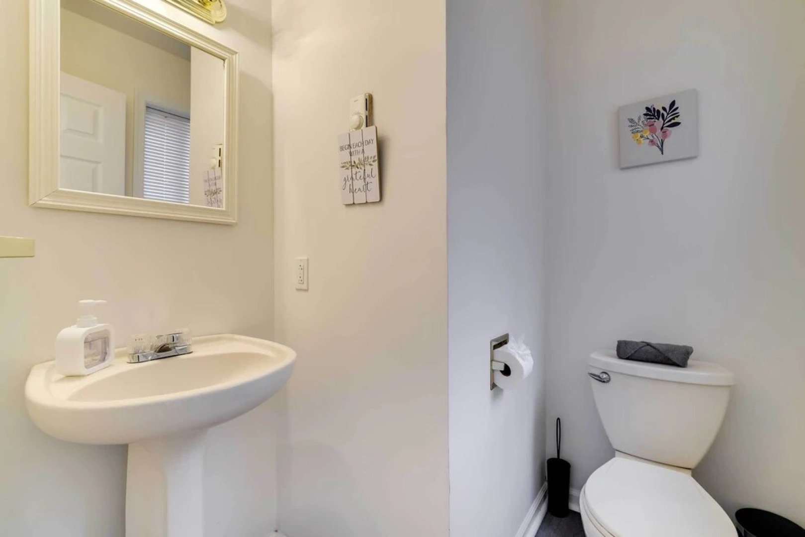 Stunning Tobyhanna Home w/ Lake Access + Kayaks!