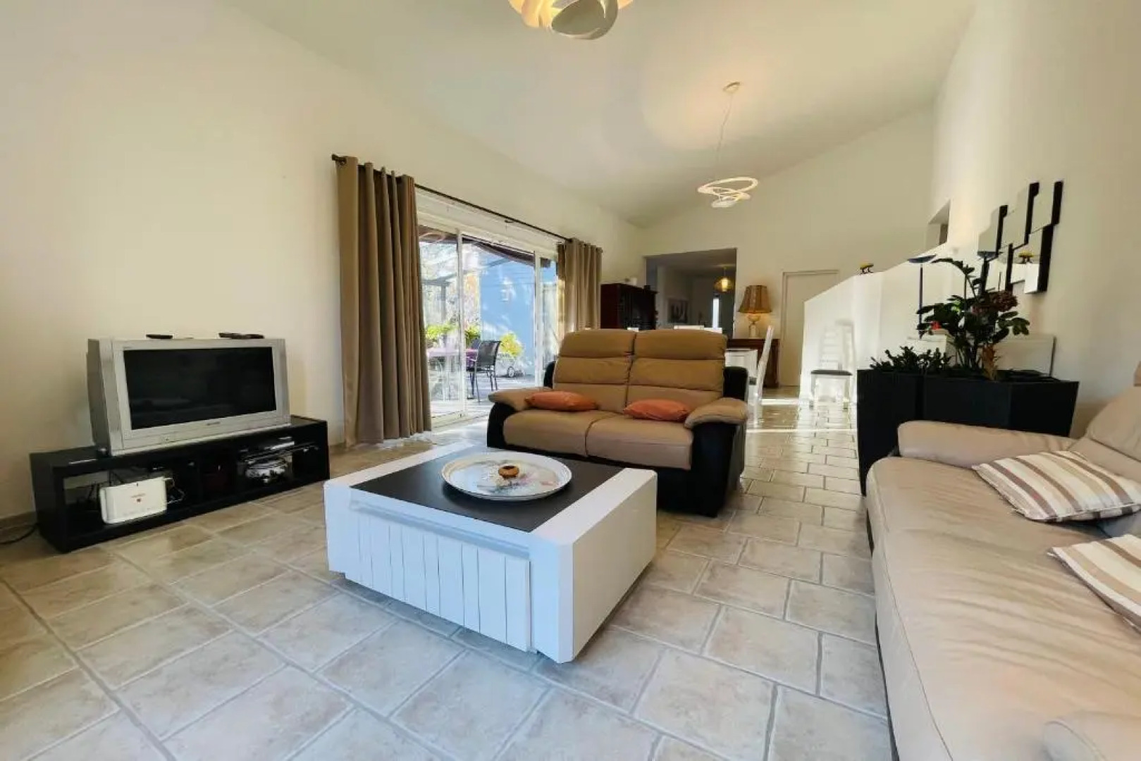 Beautiful house with large terrace in the heart of Touraine