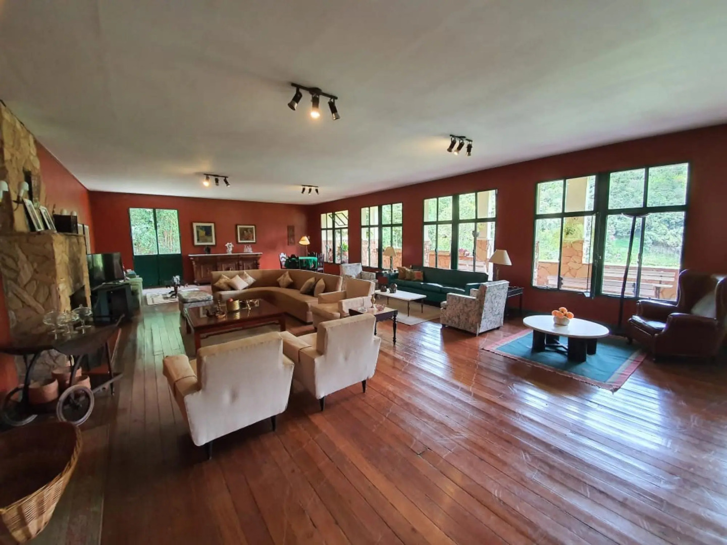 Pineapples Frib174 Country House for 20 pax