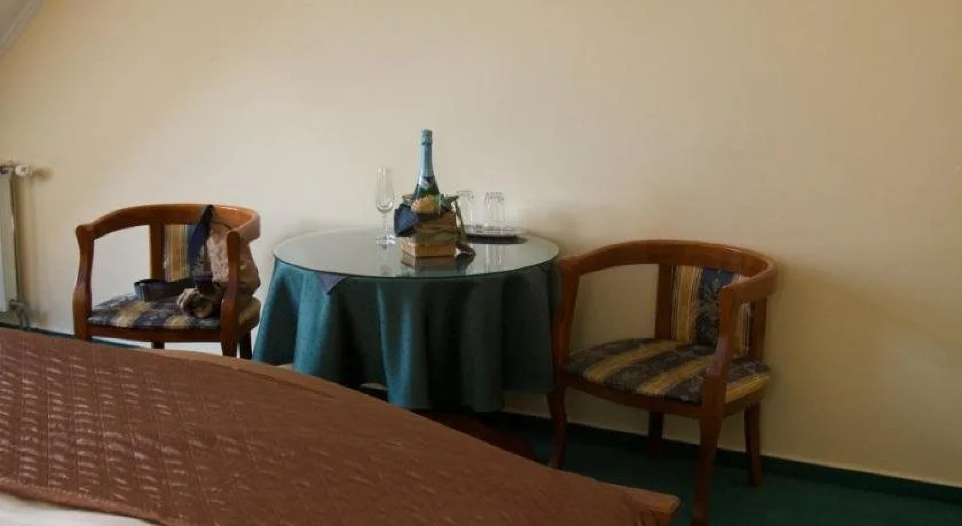 Platán Hotel & Étterem