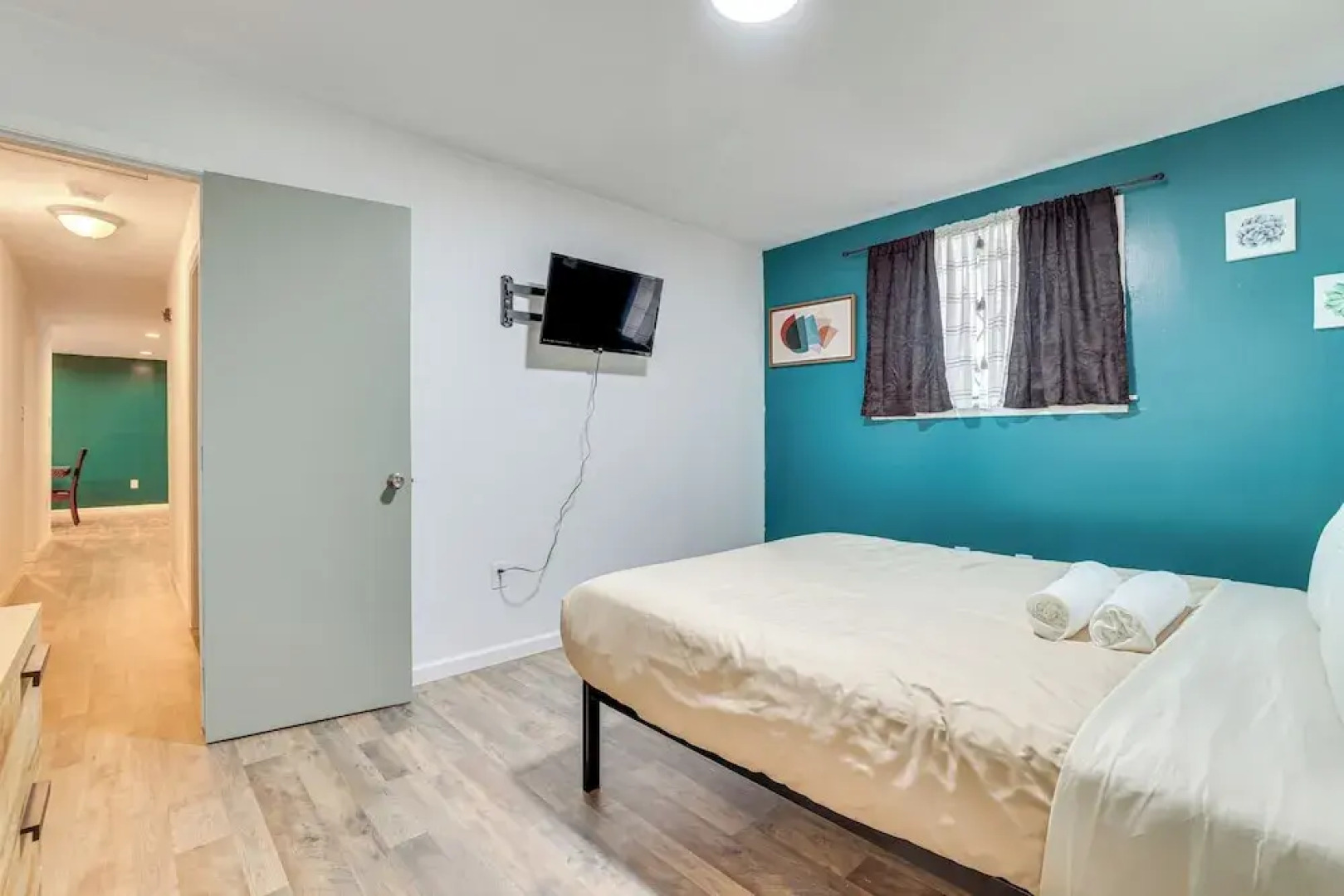 Theater, Game Room & Lake Access: Pocono Retreat