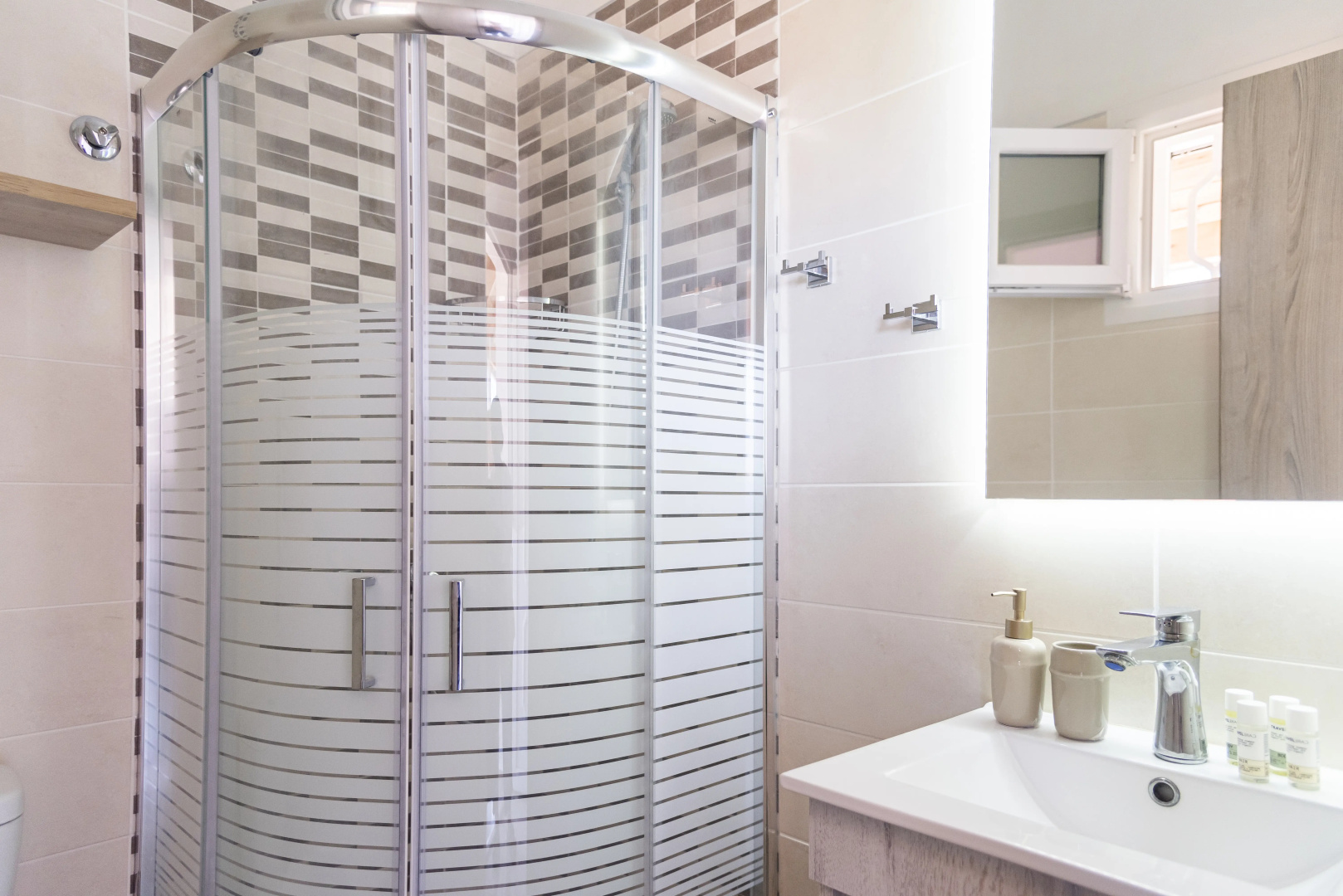 Olive Grove Beachfront Apartments & Suites